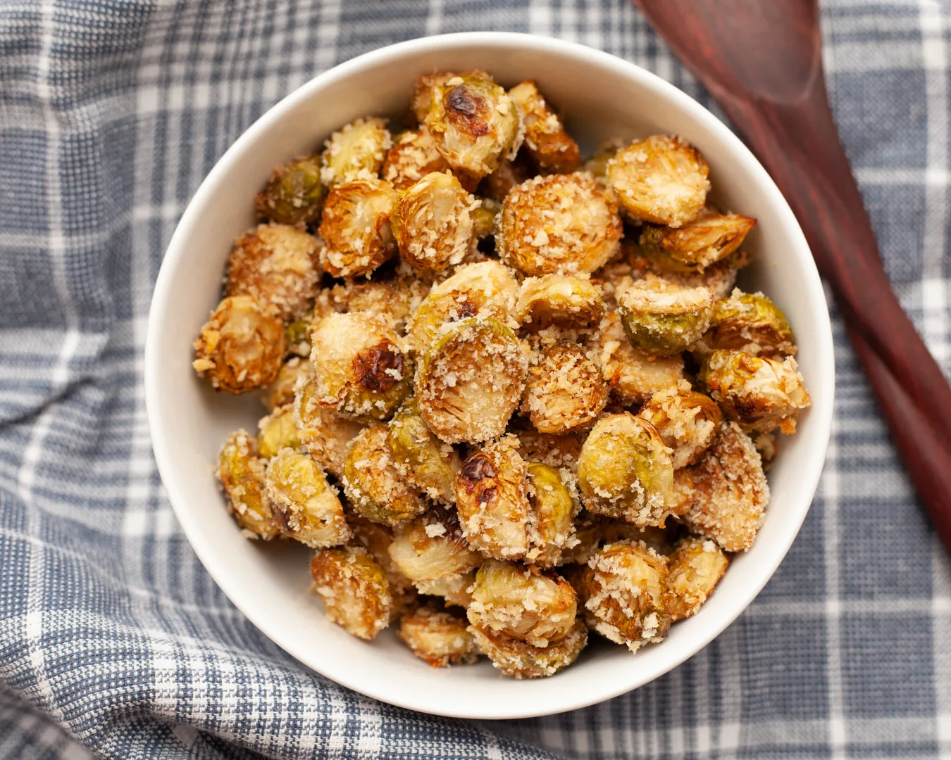 Breaded Brussels Sprouts With Yogurt Sauce