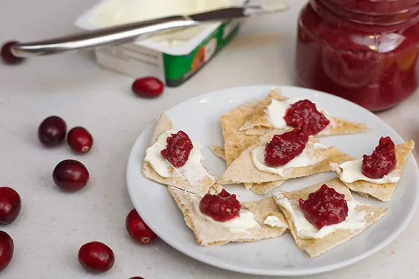 picture of crackers with creme cheese and cranberry chia jam