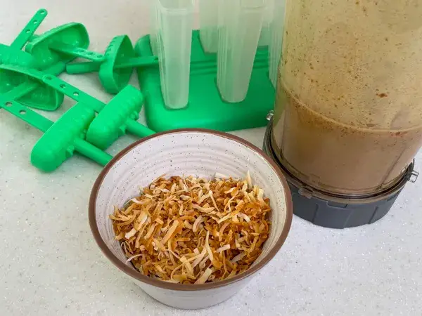popsicle molds, toasted coconut, blender cup